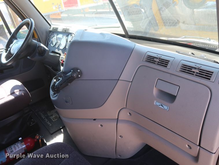 image for item HA9104 2017 Freightliner Cascadia 125  semi truck