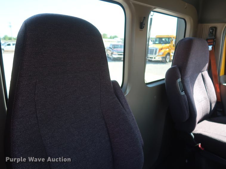 image for item HA9104 2017 Freightliner Cascadia 125  semi truck