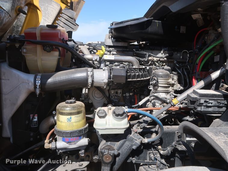 image for item HA9104 2017 Freightliner Cascadia 125  semi truck