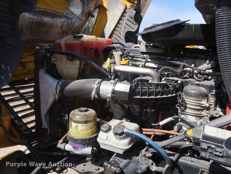 image for item HA9104 2017 Freightliner Cascadia 125  semi truck