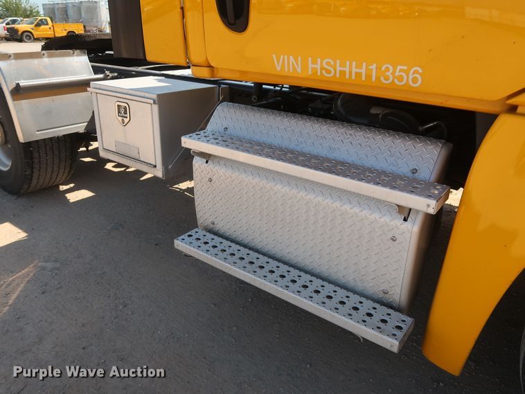 image for item HA9104 2017 Freightliner Cascadia 125  semi truck