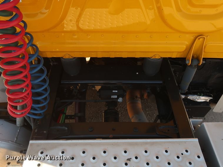 image for item HA9104 2017 Freightliner Cascadia 125  semi truck