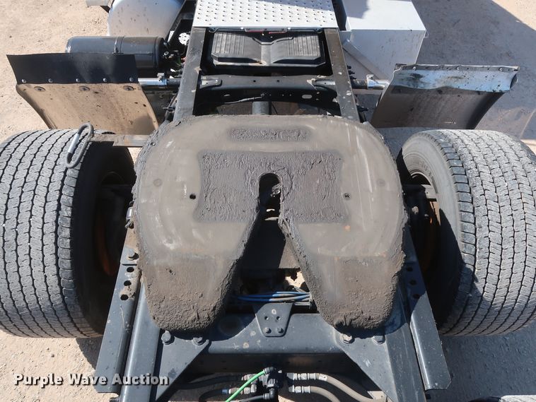 image for item HA9104 2017 Freightliner Cascadia 125  semi truck