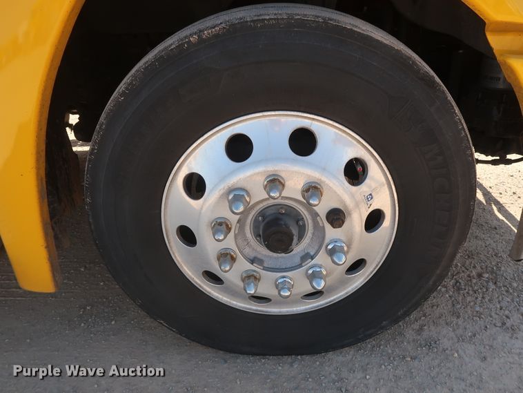 image for item HA9104 2017 Freightliner Cascadia 125  semi truck