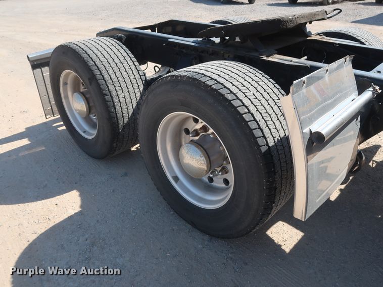 image for item HA9104 2017 Freightliner Cascadia 125  semi truck