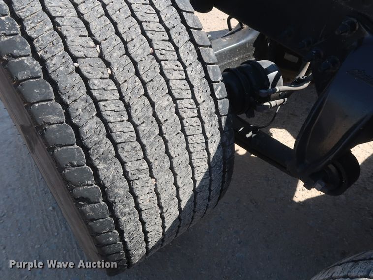 image for item HA9104 2017 Freightliner Cascadia 125  semi truck