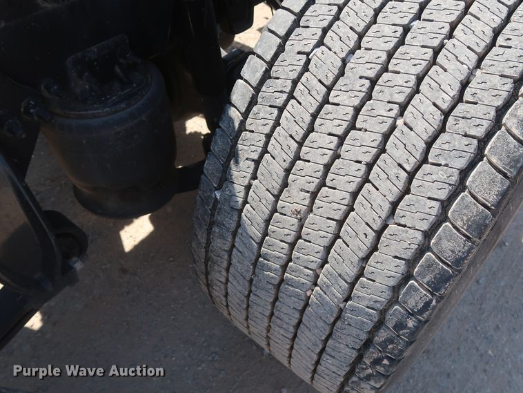 image for item HA9104 2017 Freightliner Cascadia 125  semi truck