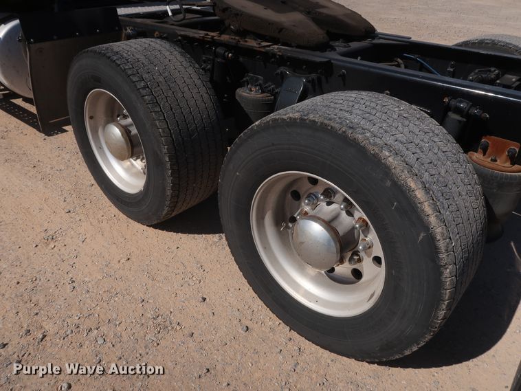 image for item HA9104 2017 Freightliner Cascadia 125  semi truck