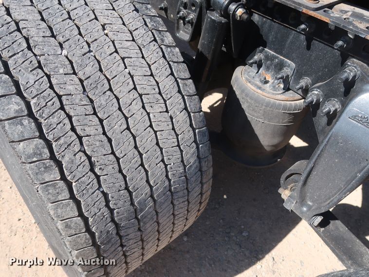 image for item HA9104 2017 Freightliner Cascadia 125  semi truck