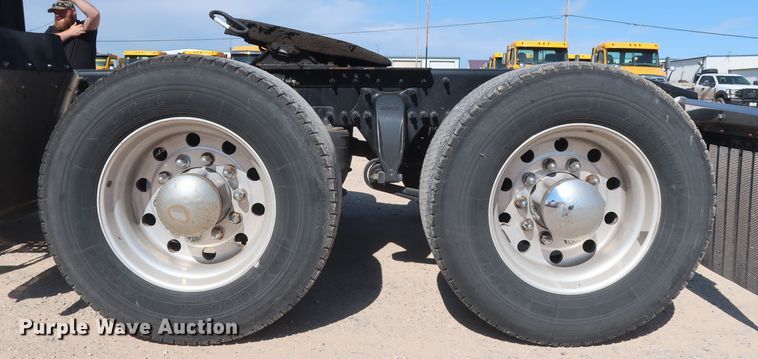 image for item HA9104 2017 Freightliner Cascadia 125  semi truck