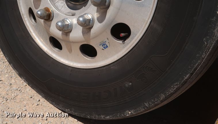 image for item HA9104 2017 Freightliner Cascadia 125  semi truck