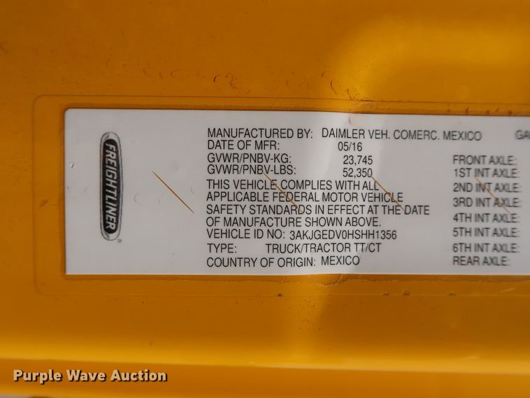 image for item HA9104 2017 Freightliner Cascadia 125  semi truck