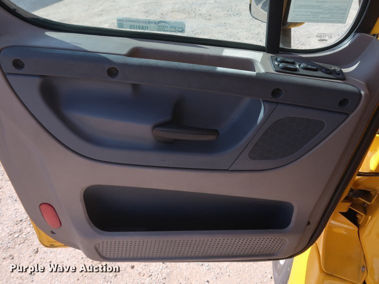 image for item HA9105 2016 Freightliner Cascadia 125  semi truck