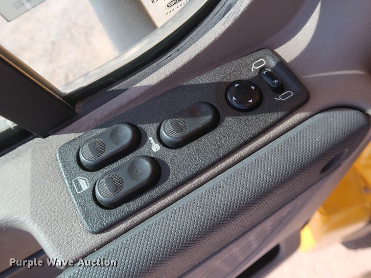 image for item HA9105 2016 Freightliner Cascadia 125  semi truck