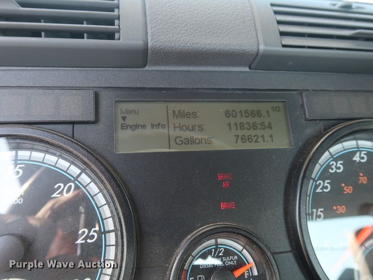 image for item HA9105 2016 Freightliner Cascadia 125  semi truck