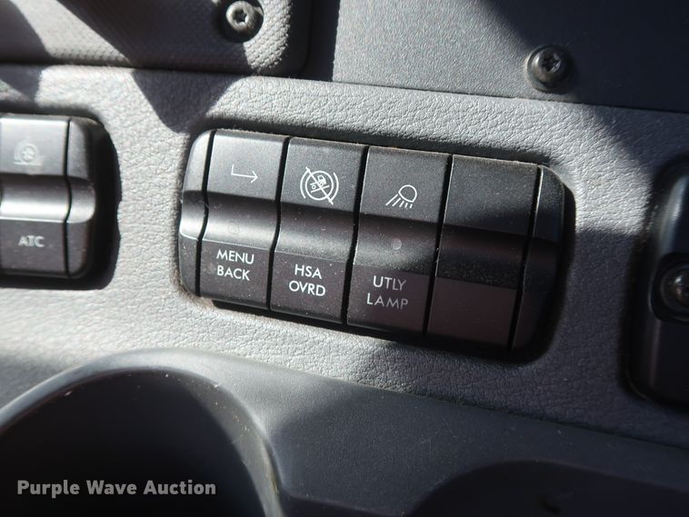 image for item HA9105 2016 Freightliner Cascadia 125  semi truck