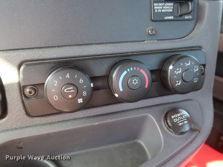 image for item HA9105 2016 Freightliner Cascadia 125  semi truck