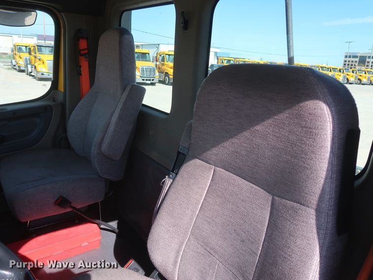 image for item HA9105 2016 Freightliner Cascadia 125  semi truck