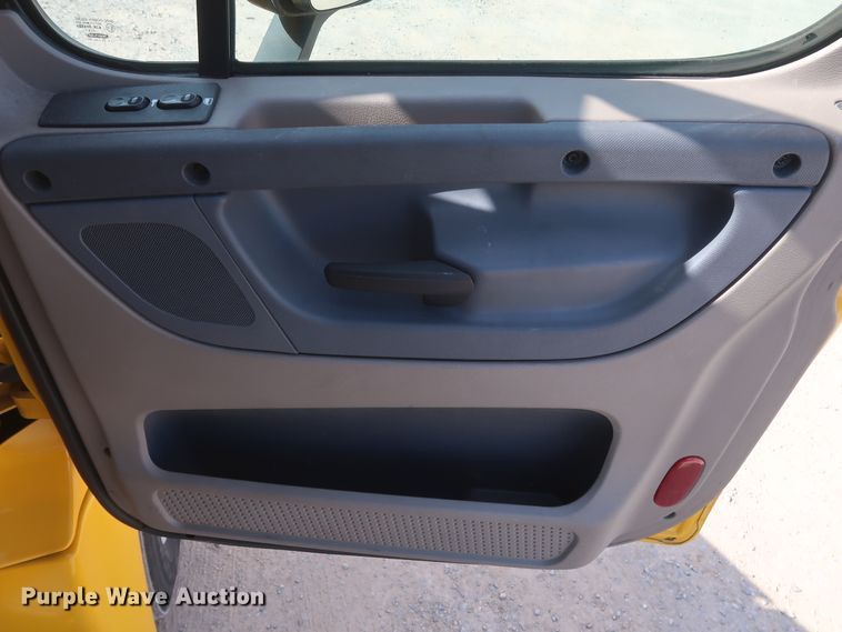 image for item HA9105 2016 Freightliner Cascadia 125  semi truck