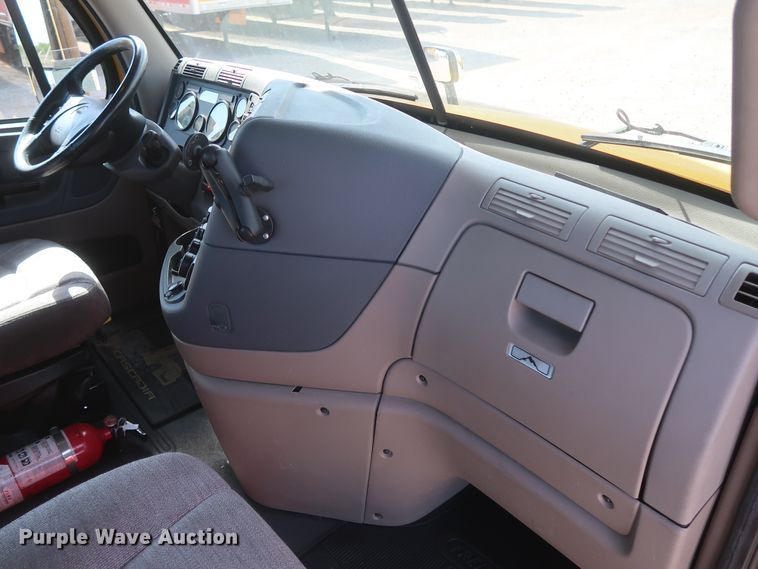 image for item HA9105 2016 Freightliner Cascadia 125  semi truck