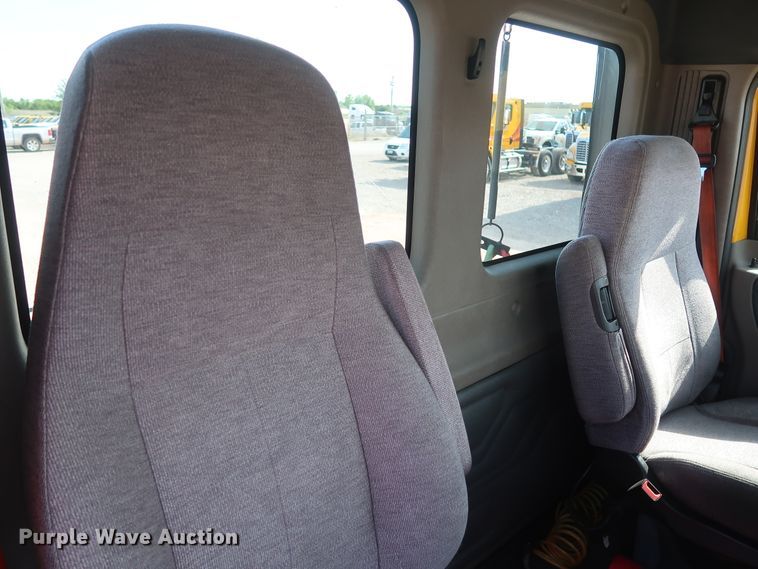 image for item HA9105 2016 Freightliner Cascadia 125  semi truck