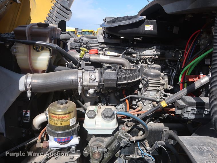 image for item HA9105 2016 Freightliner Cascadia 125  semi truck