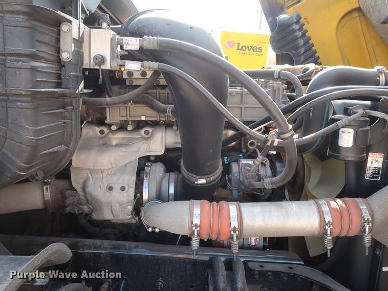 image for item HA9105 2016 Freightliner Cascadia 125  semi truck