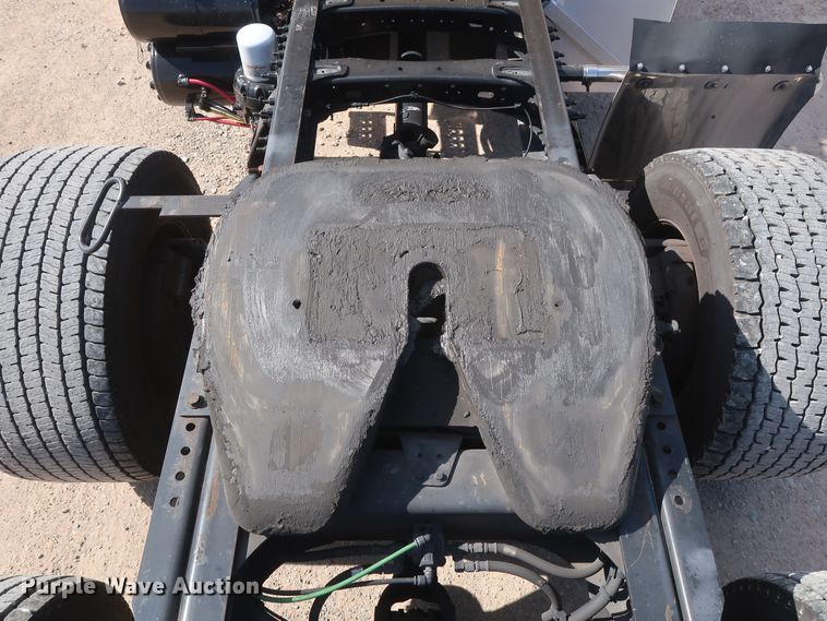 image for item HA9105 2016 Freightliner Cascadia 125  semi truck