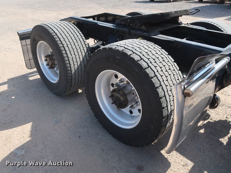 image for item HA9105 2016 Freightliner Cascadia 125  semi truck