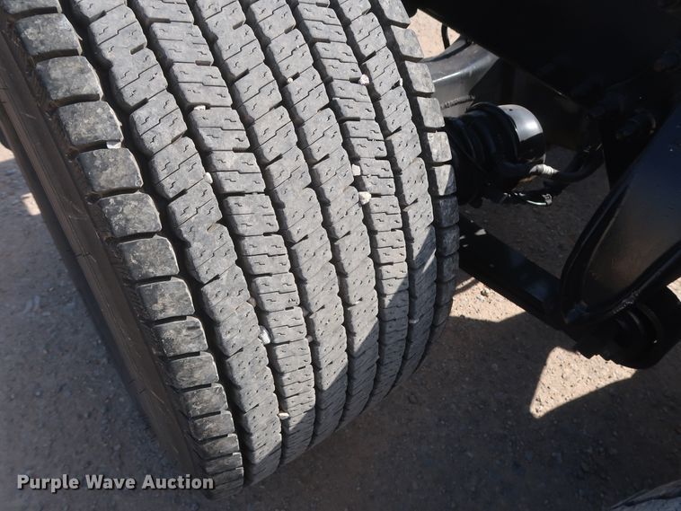 image for item HA9105 2016 Freightliner Cascadia 125  semi truck