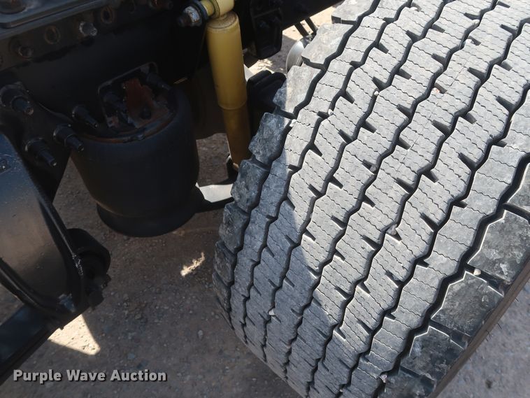 image for item HA9105 2016 Freightliner Cascadia 125  semi truck