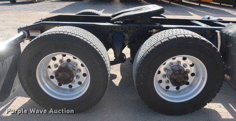 image for item HA9105 2016 Freightliner Cascadia 125  semi truck