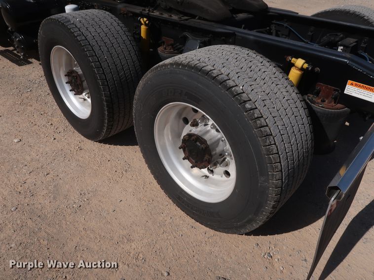 image for item HA9105 2016 Freightliner Cascadia 125  semi truck