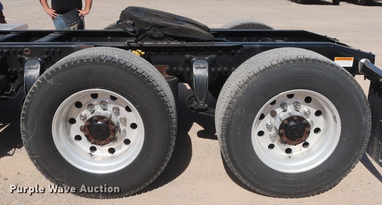 image for item HA9105 2016 Freightliner Cascadia 125  semi truck