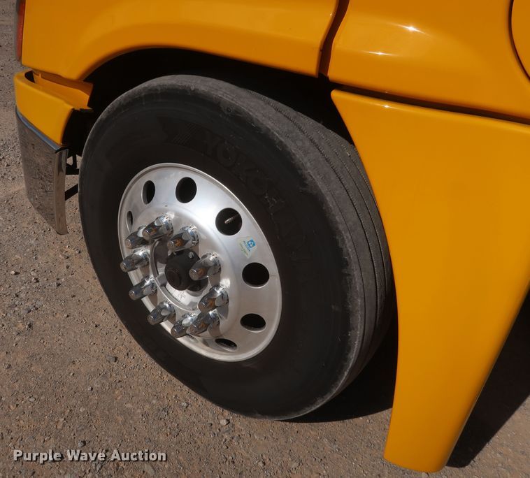 image for item HA9105 2016 Freightliner Cascadia 125  semi truck