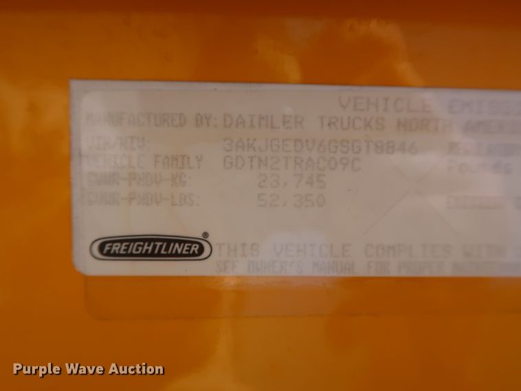 image for item HA9105 2016 Freightliner Cascadia 125  semi truck