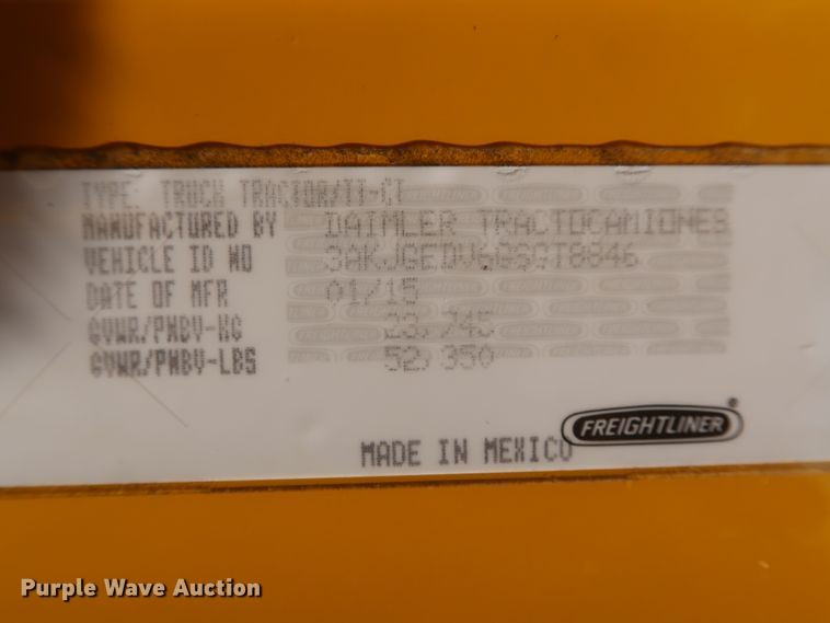 image for item HA9105 2016 Freightliner Cascadia 125  semi truck