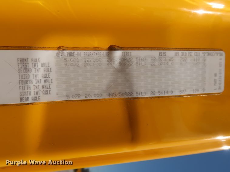 image for item HA9105 2016 Freightliner Cascadia 125  semi truck