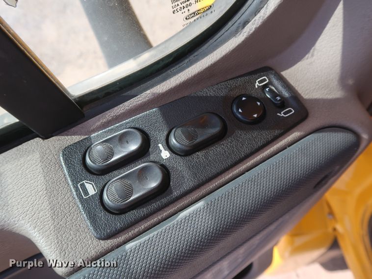 image for item HA9106 2016 Freightliner Cascadia 125  semi truck