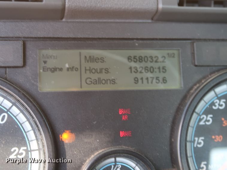 image for item HA9106 2016 Freightliner Cascadia 125  semi truck