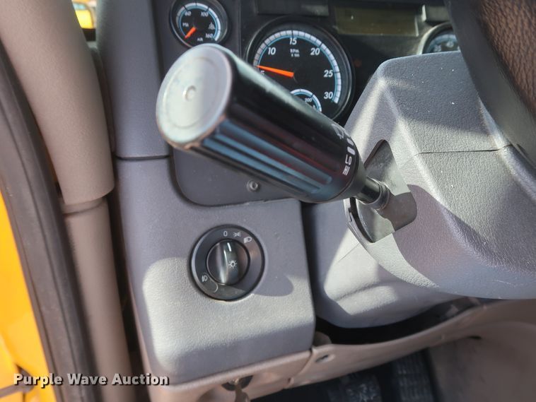 image for item HA9106 2016 Freightliner Cascadia 125  semi truck