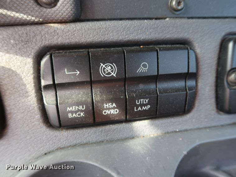 image for item HA9106 2016 Freightliner Cascadia 125  semi truck