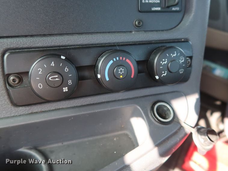 image for item HA9106 2016 Freightliner Cascadia 125  semi truck