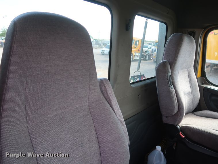 image for item HA9106 2016 Freightliner Cascadia 125  semi truck