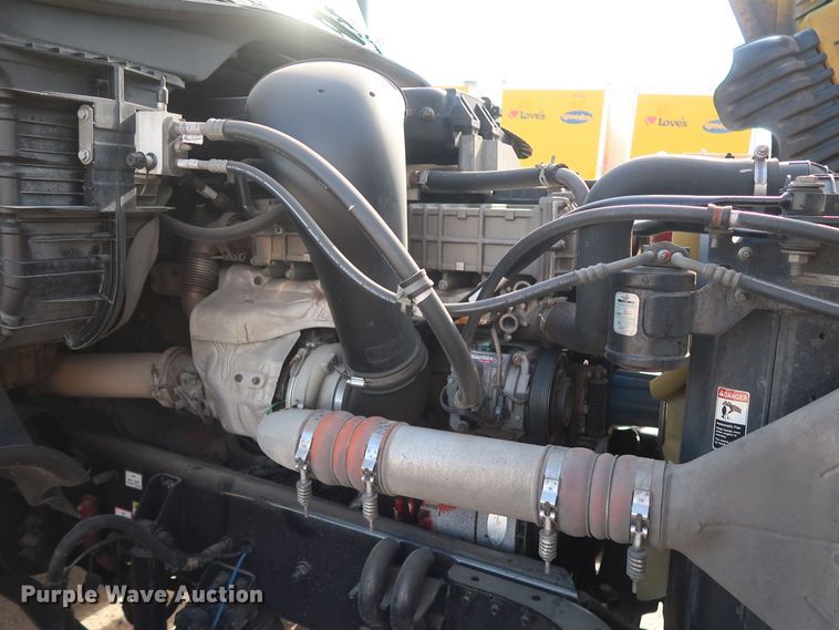 image for item HA9106 2016 Freightliner Cascadia 125  semi truck