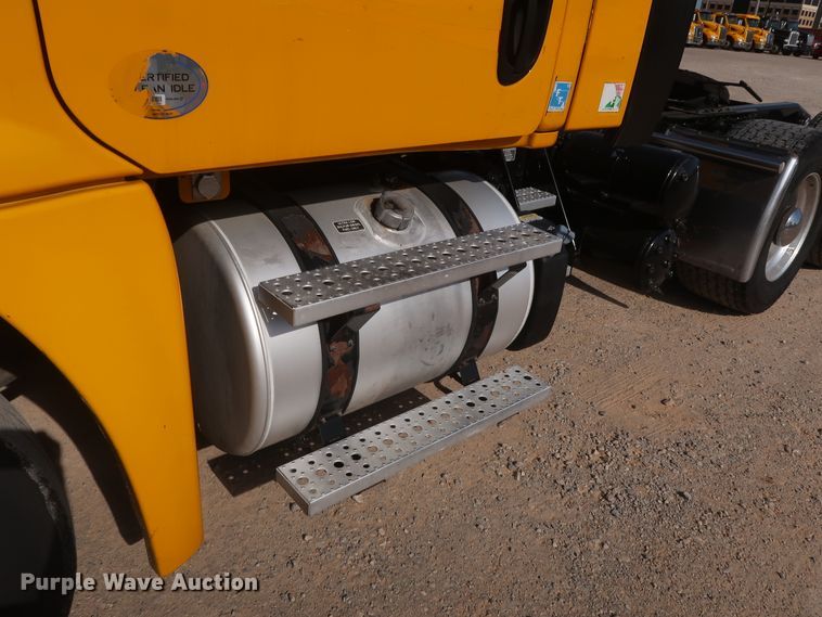 image for item HA9106 2016 Freightliner Cascadia 125  semi truck