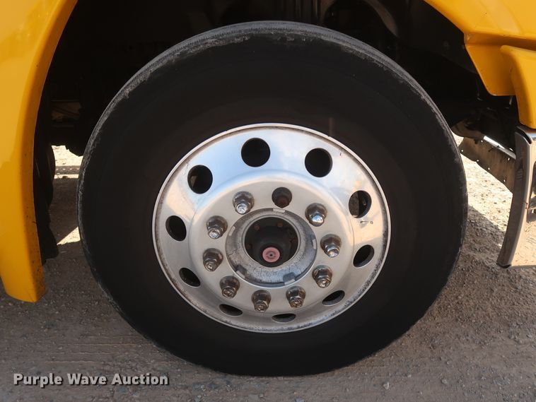 image for item HA9106 2016 Freightliner Cascadia 125  semi truck