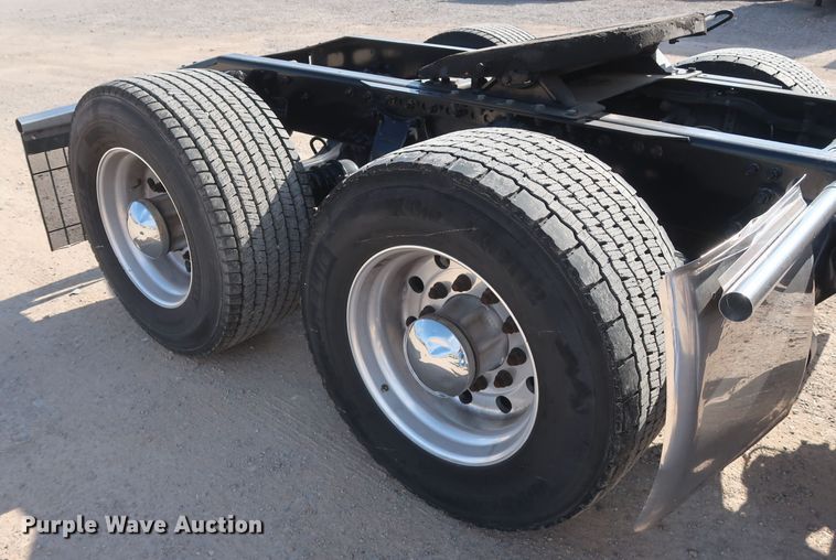 image for item HA9106 2016 Freightliner Cascadia 125  semi truck