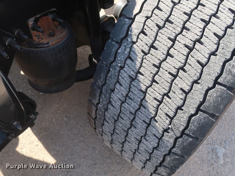 image for item HA9106 2016 Freightliner Cascadia 125  semi truck