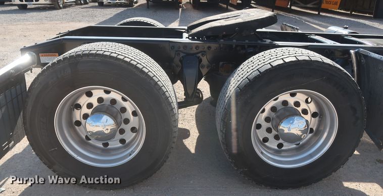 image for item HA9106 2016 Freightliner Cascadia 125  semi truck